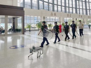人機協(xié)同 鍛造新時代安保鐵軍 —— 溫州國泰保安服務有限公司駐附一醫(yī)安保隊伍