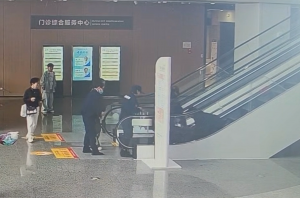 責(zé)任在肩 行動(dòng)在先 ——?溫州國(guó)泰保安駐附一醫(yī)龍港院區(qū)隊(duì)員暖心救援